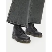 Dr. Martens Bota com atacadores preto