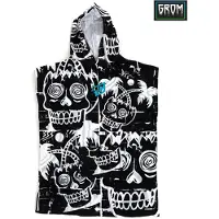 Creatures of leisure Poncho Grom