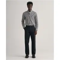 Gant para homem. 1505222 Calças chino de sarja de corte regular preto (40/32), Casual, Algodão
