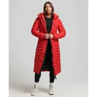 Superdry para mulher. W5011565A Casaco comprido com capuz acolchoado Fuji vermelho (M), Casual, Polister Reciclado, Sustentável