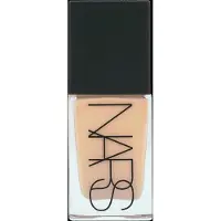 Nars Base iluminadora Light Reflecting para um look natural cor LIMA 30 ml