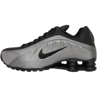 Nike Sapatilhas baixas 'SHOX R4' cinzento-prateado / preto