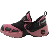 Jordan Sapatilhas baixas 'Trunner' rosa claro / preto