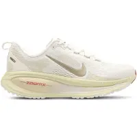 Nike Sapatilha de corrida 'VOMERO 18' cáqui / branco