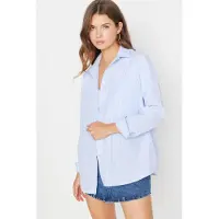 Trendyol Blusa azul claro / branco